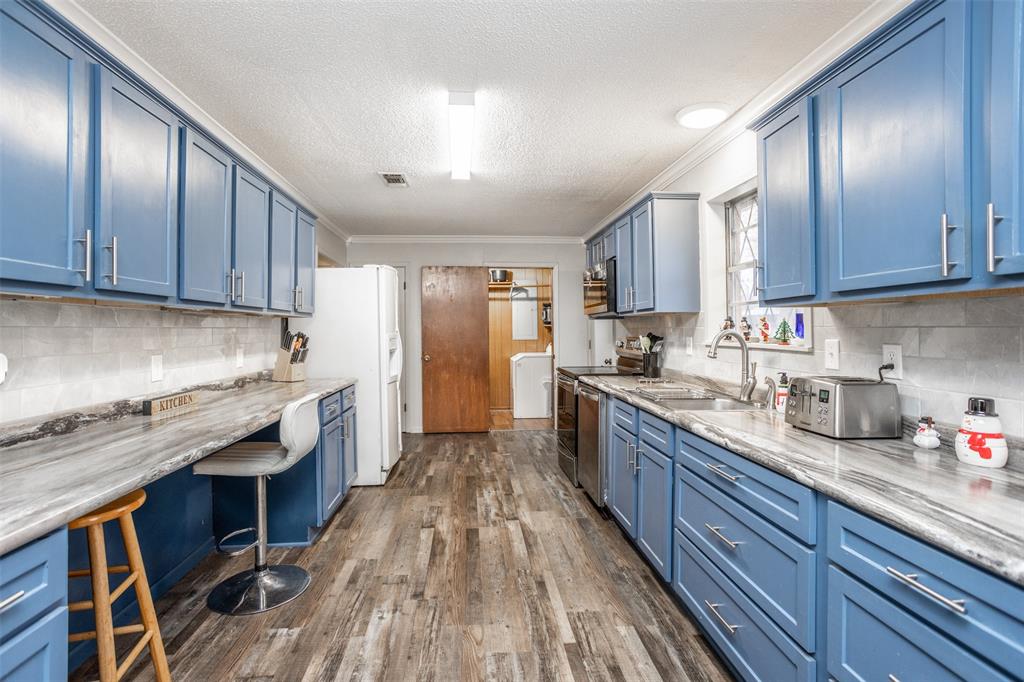 300 Thompson Street - Photo 15