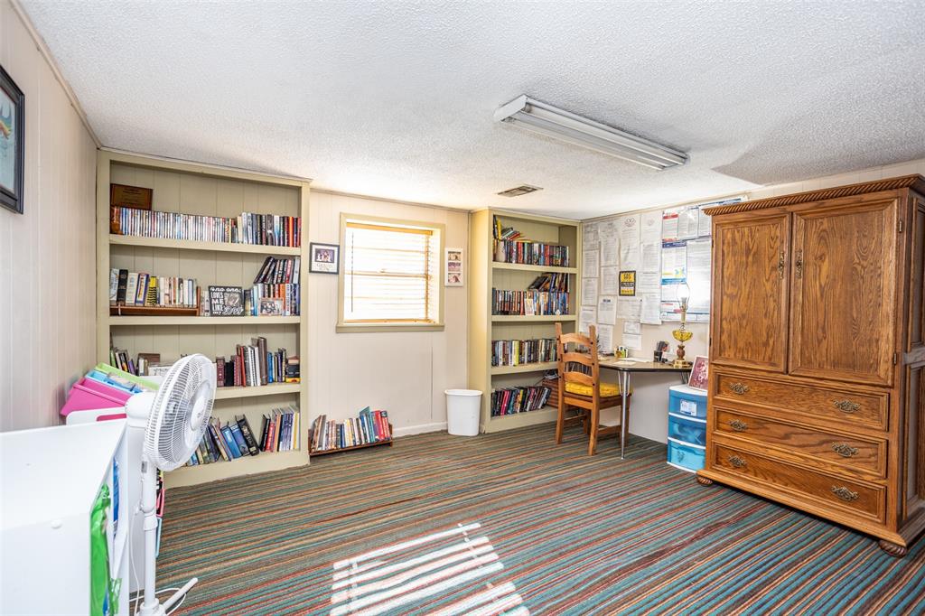 300 Thompson Street - Photo 31