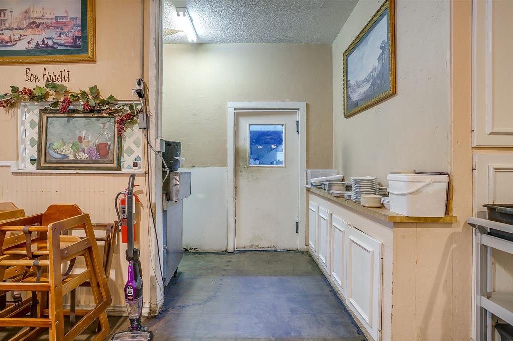 1111 State Highway 16 S - Photo 25