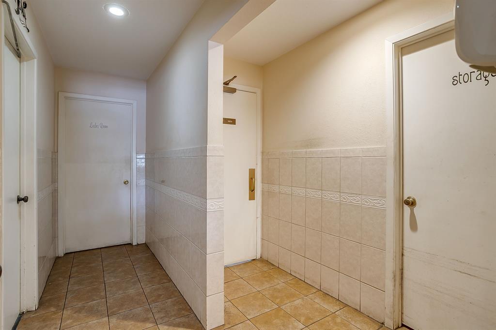 1111 State Highway 16 S - Photo 26