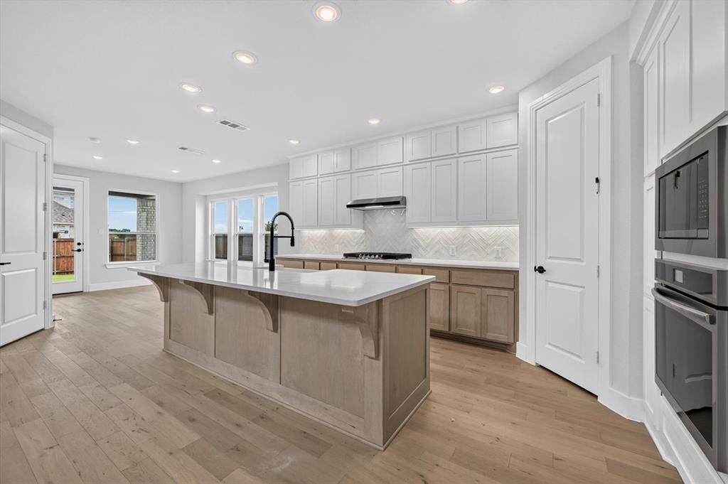 2709 Santa Monica Mews - Photo 2
