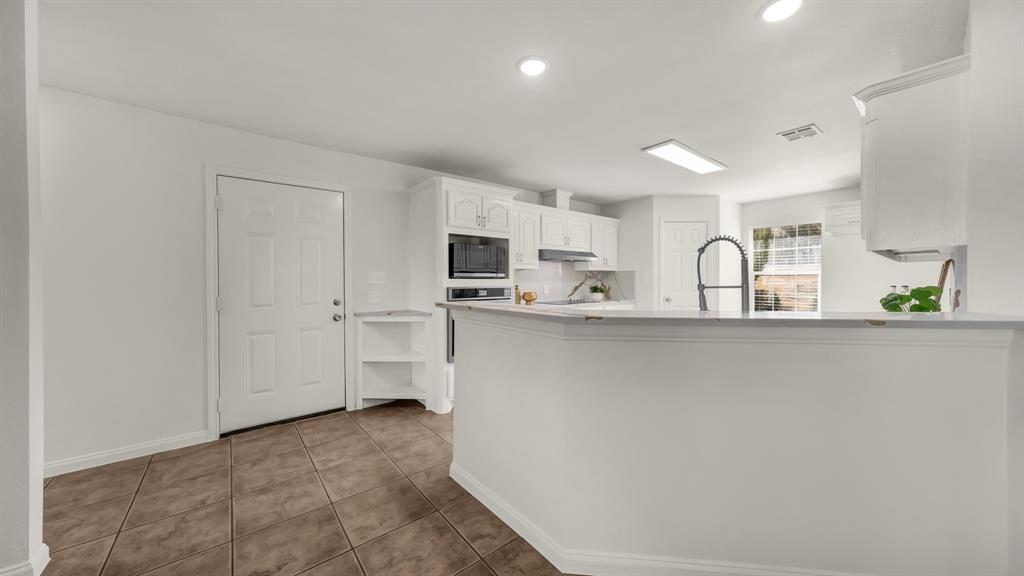 1735 Woodridge Court - Photo 6