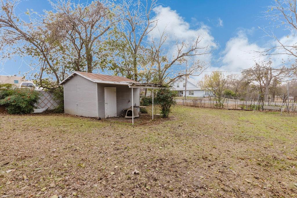 663 6th Street - Photo 28