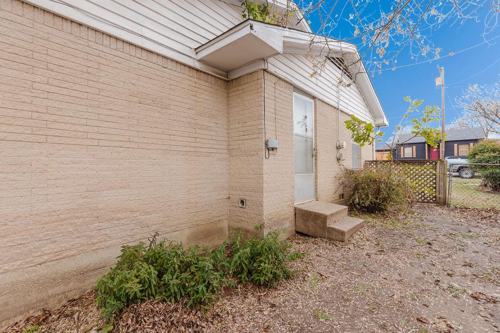 663 6th Street - Photo 36
