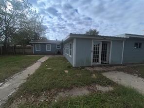 2302 E Mistletoe Avenue - Photo 3