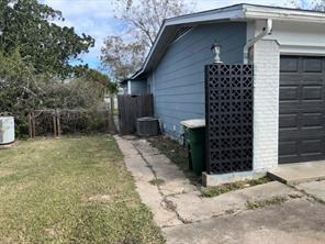 2302 E Mistletoe Avenue - Photo 4