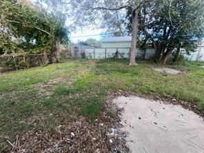 2302 E Mistletoe Avenue - Photo 5