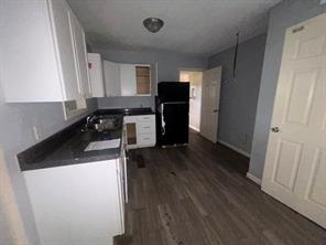 2302 E Mistletoe Avenue - Photo 8
