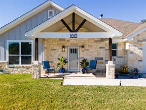 1610 Badger Lane - Photo 3