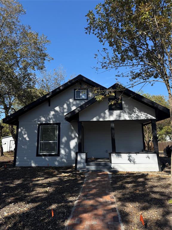 404 W Elm Street - Photo 1