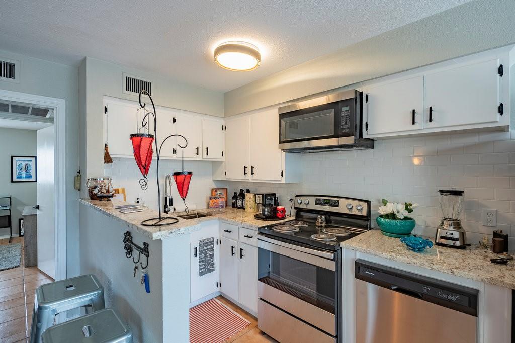 5000 Bowser Avenue - Photo 5