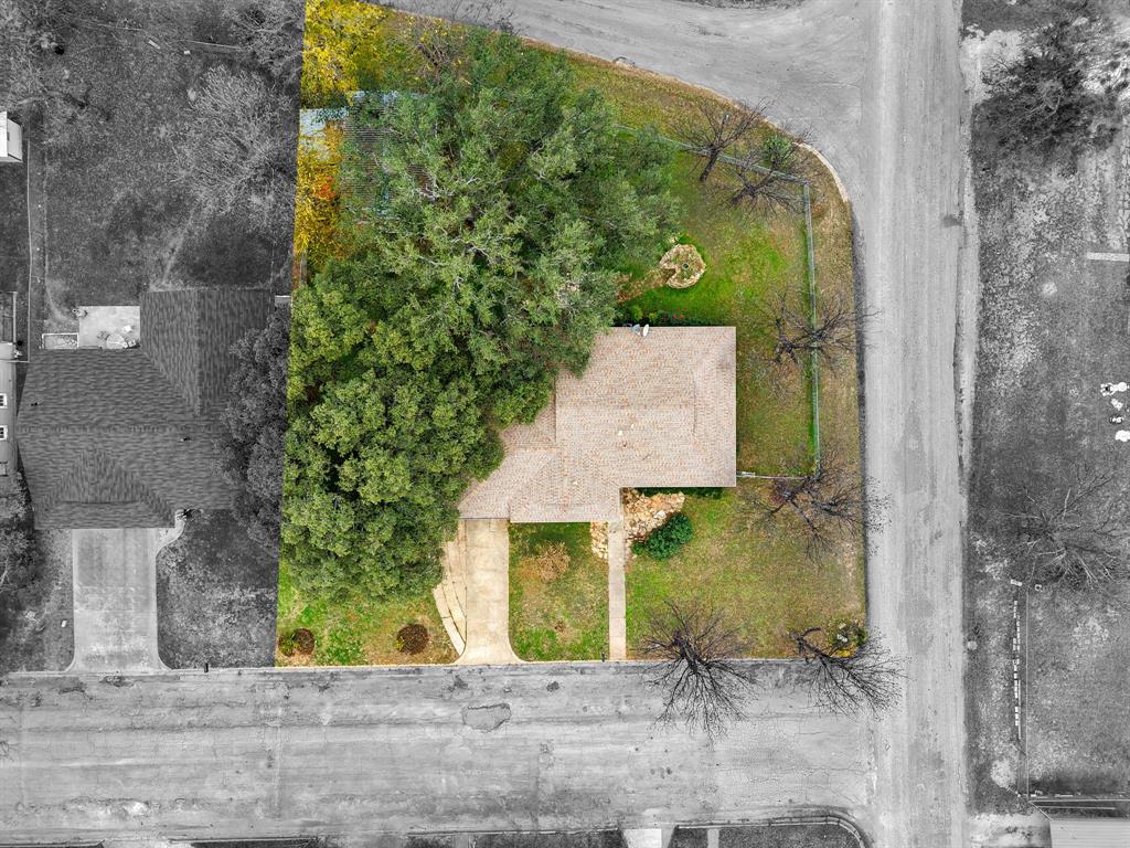 1002 W Woodlawn Street - Photo 2