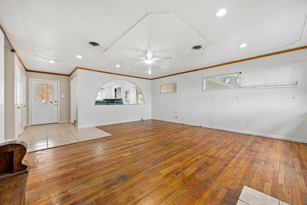 1002 W Woodlawn Street - Photo 3