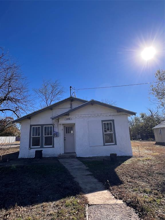 316 E 7th Street - Photo 1