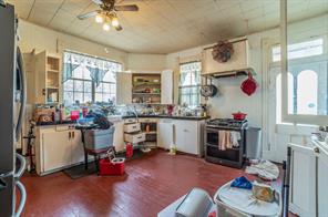 540 12th Street SE - Photo 11