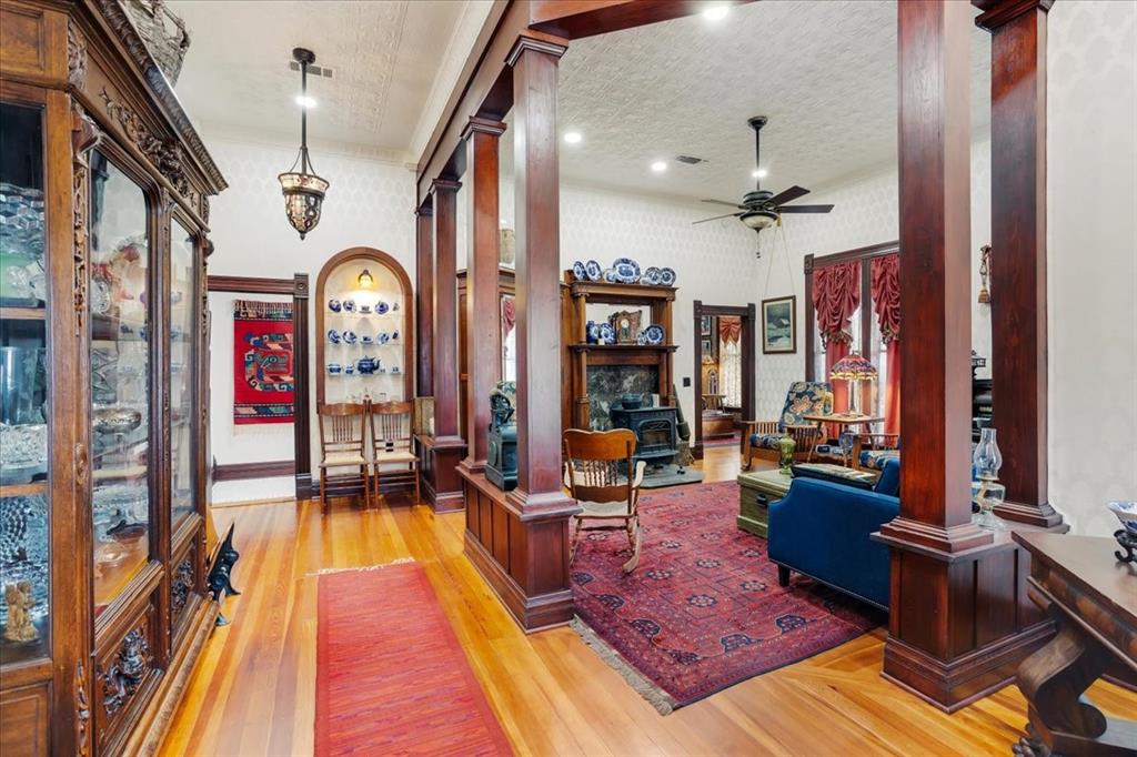 300 W 6th Street - Photo 1