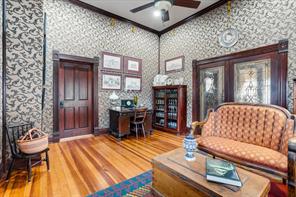 300 W 6th Street - Photo 10