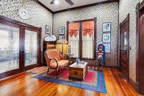 300 W 6th Street - Photo 11