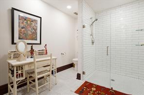 300 W 6th Street - Photo 13