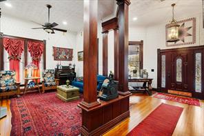300 W 6th Street - Photo 2