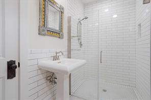300 W 6th Street - Photo 22