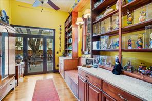 300 W 6th Street - Photo 24