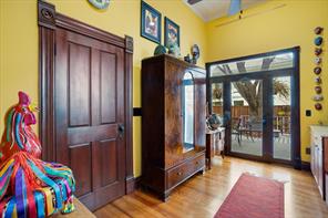 300 W 6th Street - Photo 26