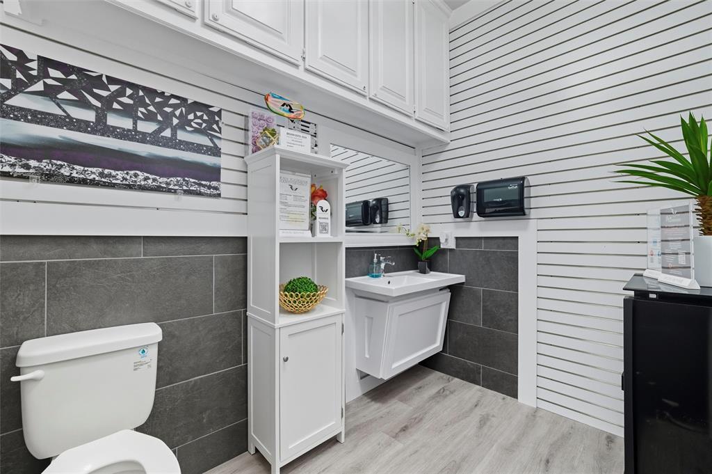 450 W Harwood Road - Photo 21