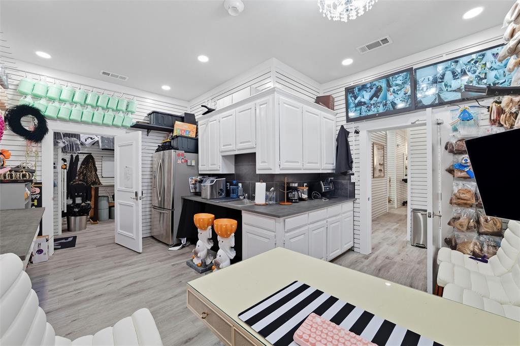 450 W Harwood Road - Photo 32