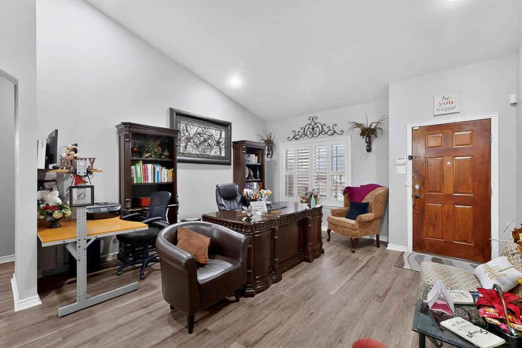 3020 Glenoaks Drive - Photo 4