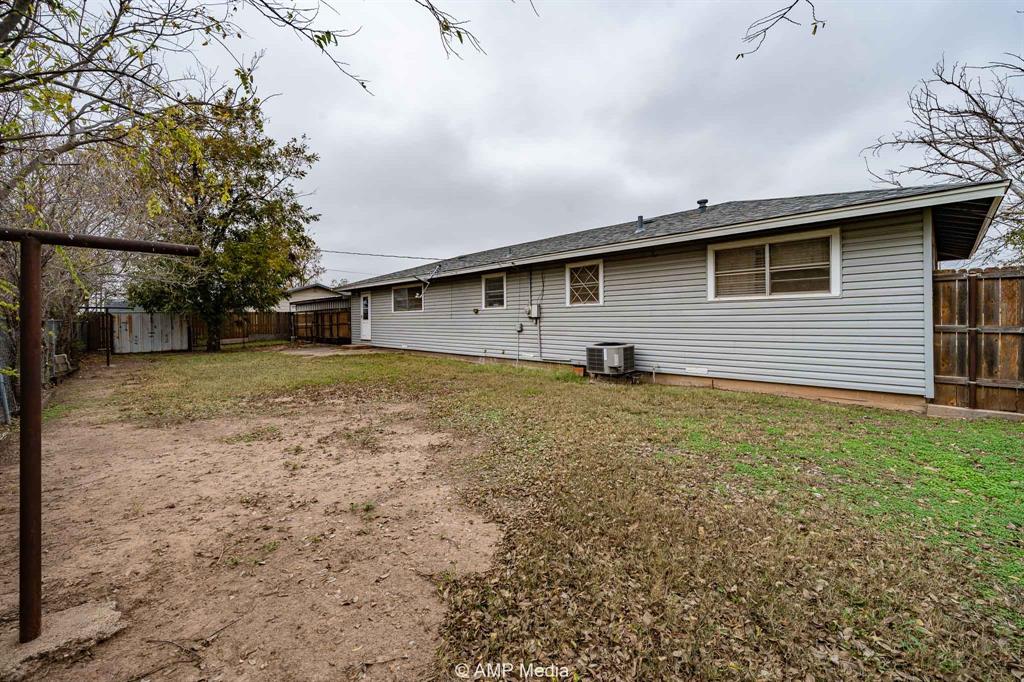 510 W Irving Street - Photo 20