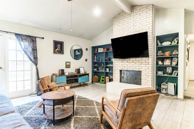 2108 Warwick Drive