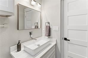 1202 Hillwood Drive - Photo 5