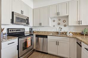3225 Turtle Creek Boulevard - Photo 10
