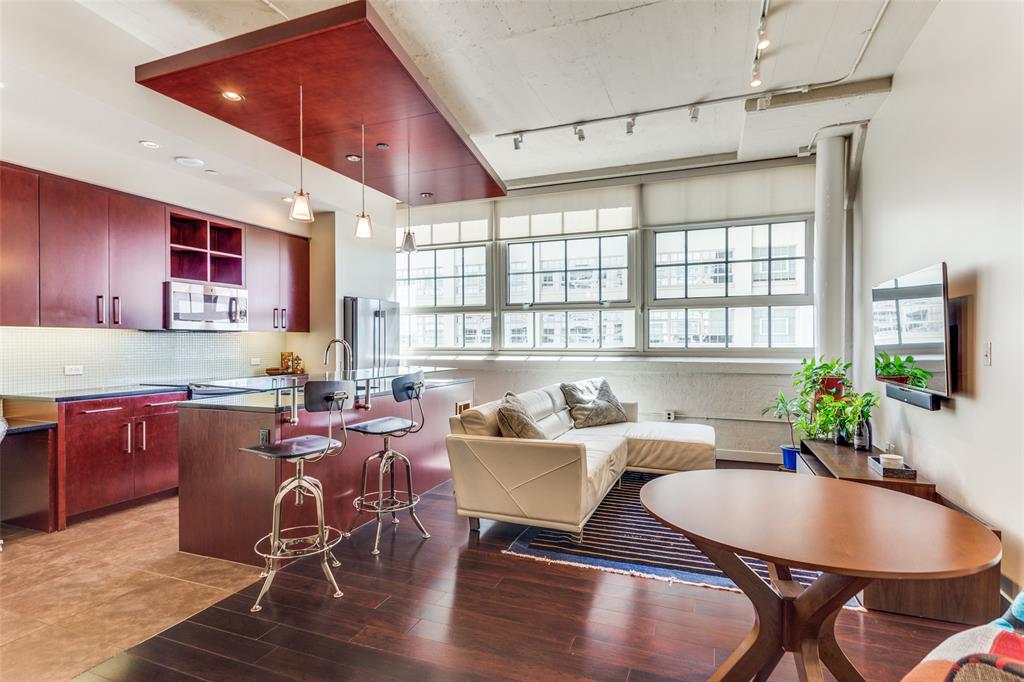 2600 W 7th Street - Photo 1