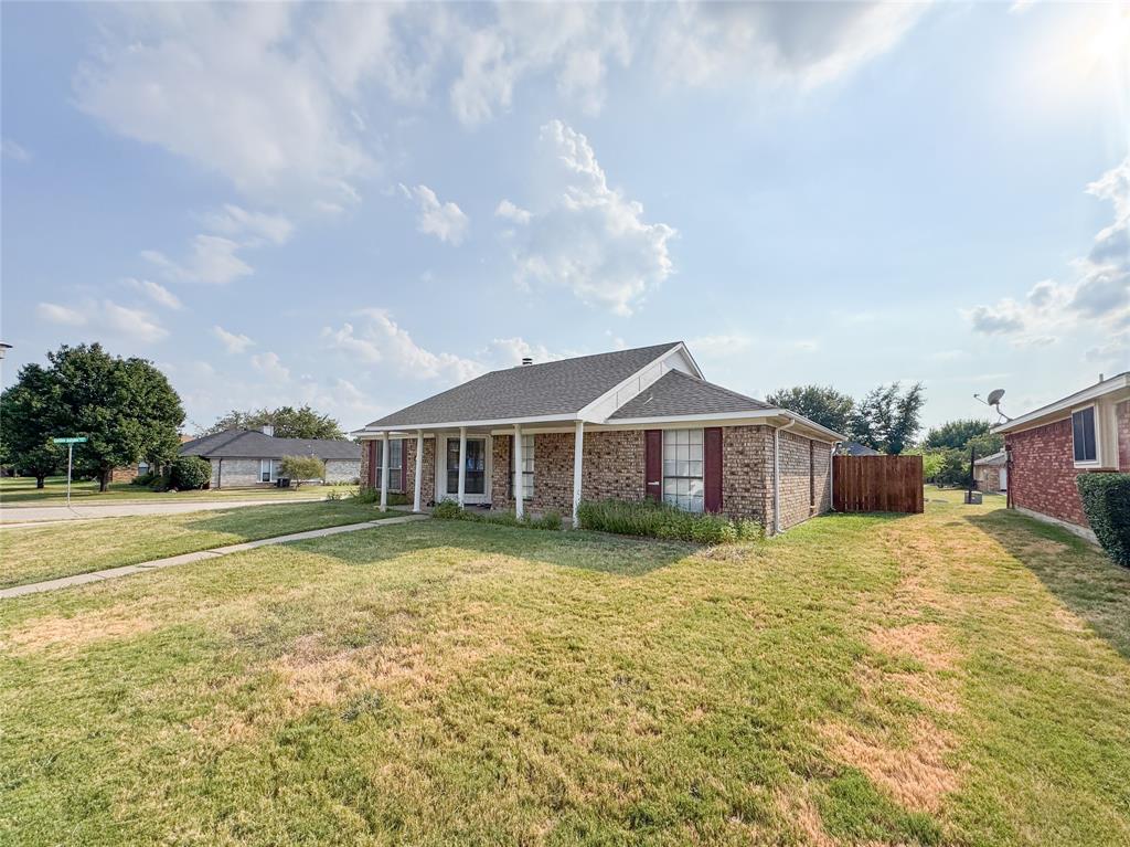 1602 Autumn Breeze Lane - Photo 4