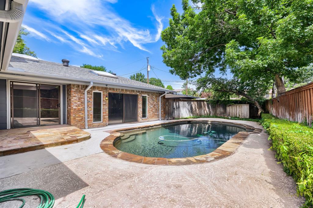 1414 Dumont Drive - Photo 3