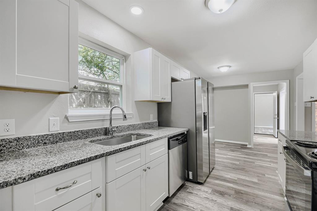 1414 Dumont Drive - Photo 7