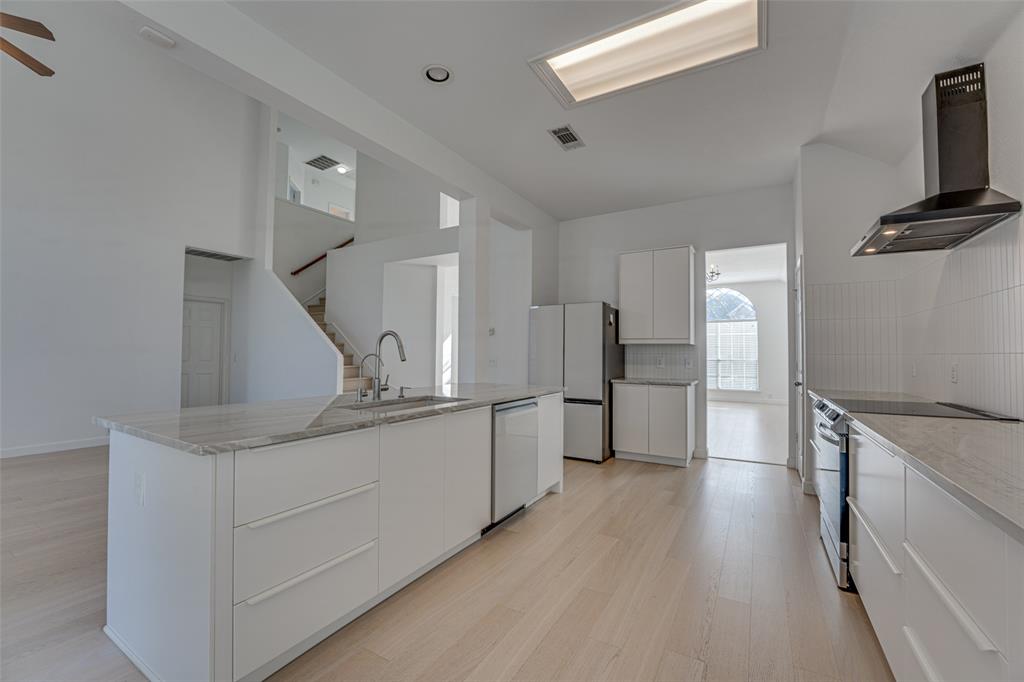 558 Presidio Drive - Photo 11