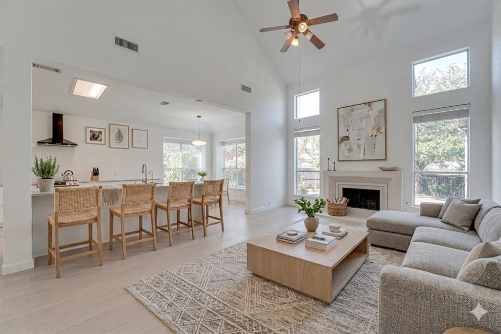 558 Presidio Drive - Photo 2