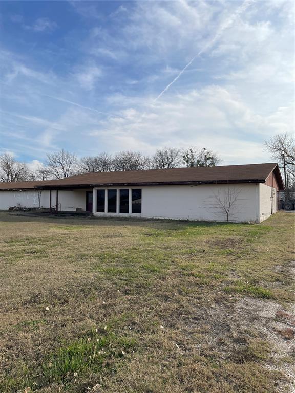 510 E Oak Street - Photo 1