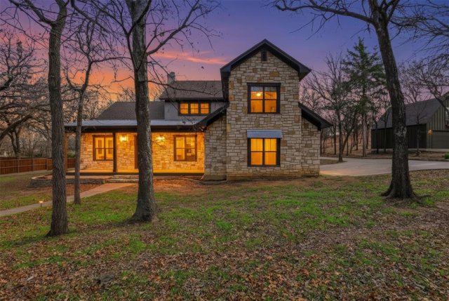 3806 Lakeshore Drive