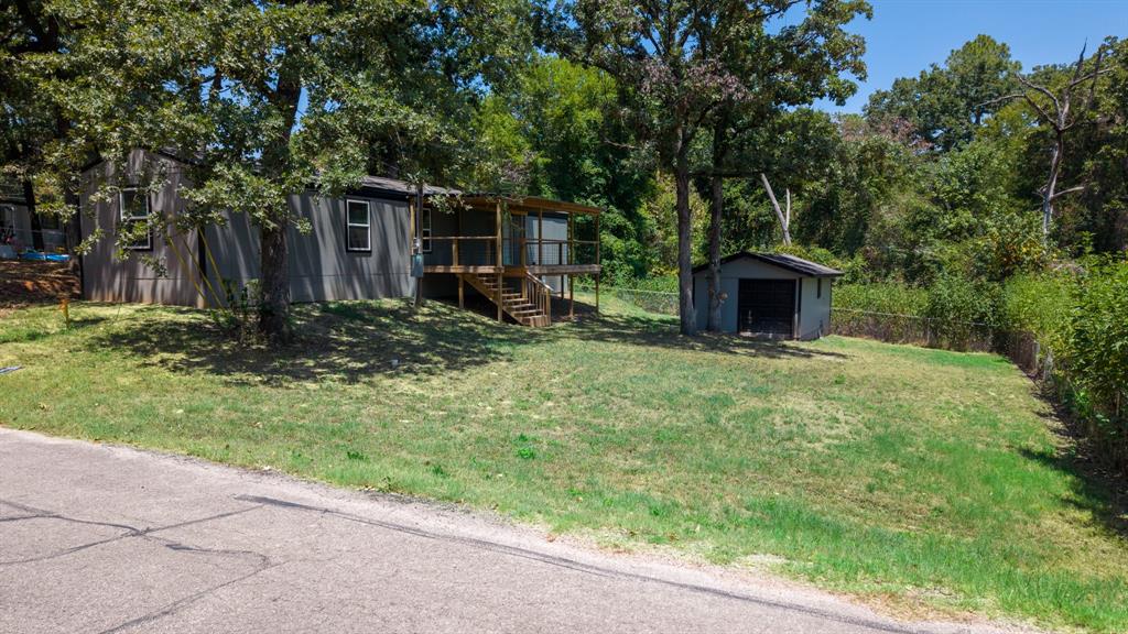 721 Queens Drive - Photo 2
