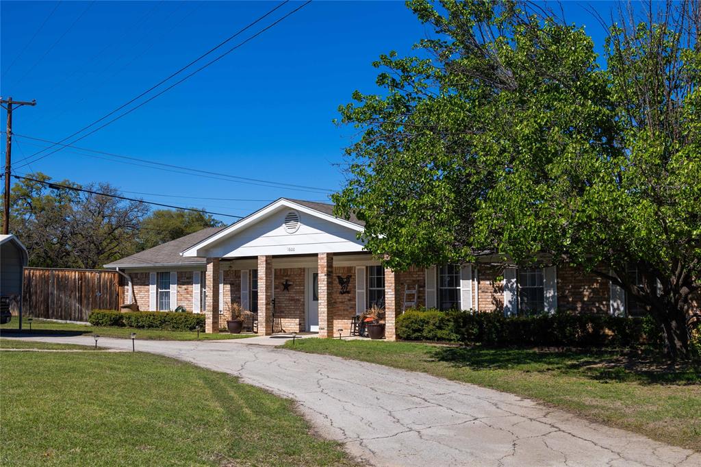 1600 Shaw Drive - Photo 3