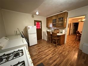 609 E Henry - Photo 12