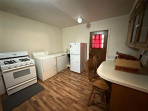 609 E Henry - Photo 14