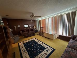 609 E Henry - Photo 6