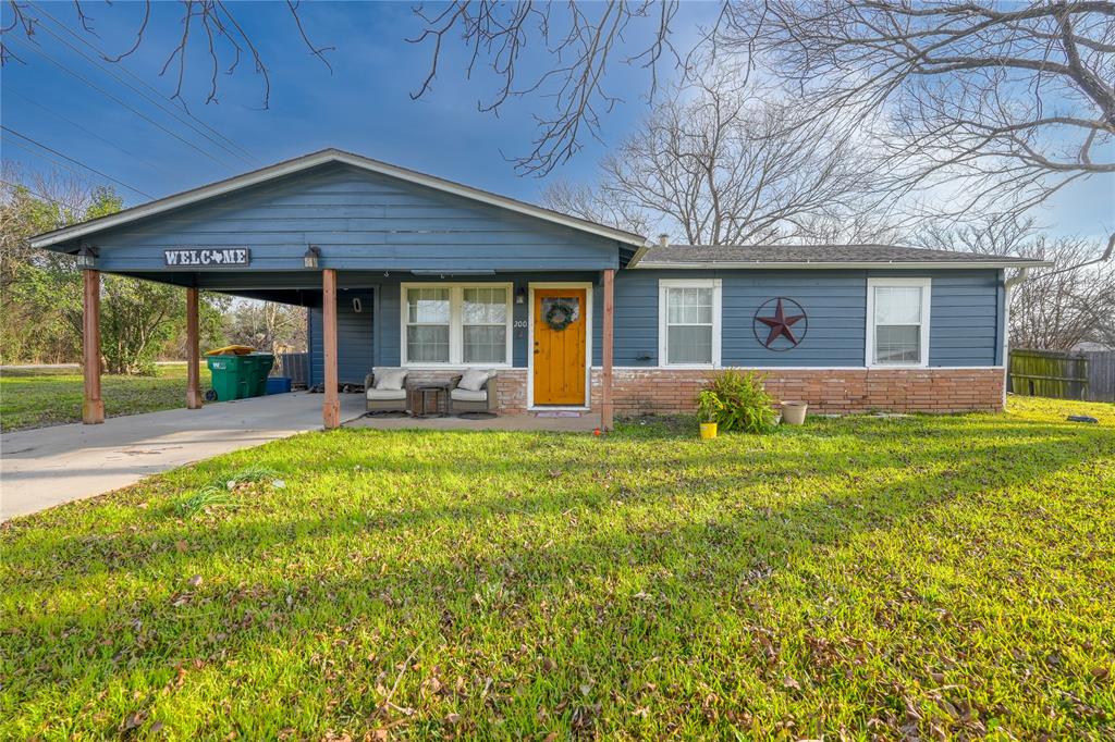 200 W Greenbriar Street - Photo 1