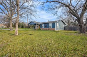 200 W Greenbriar Street - Photo 2