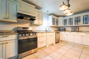 200 W Greenbriar Street - Photo 7